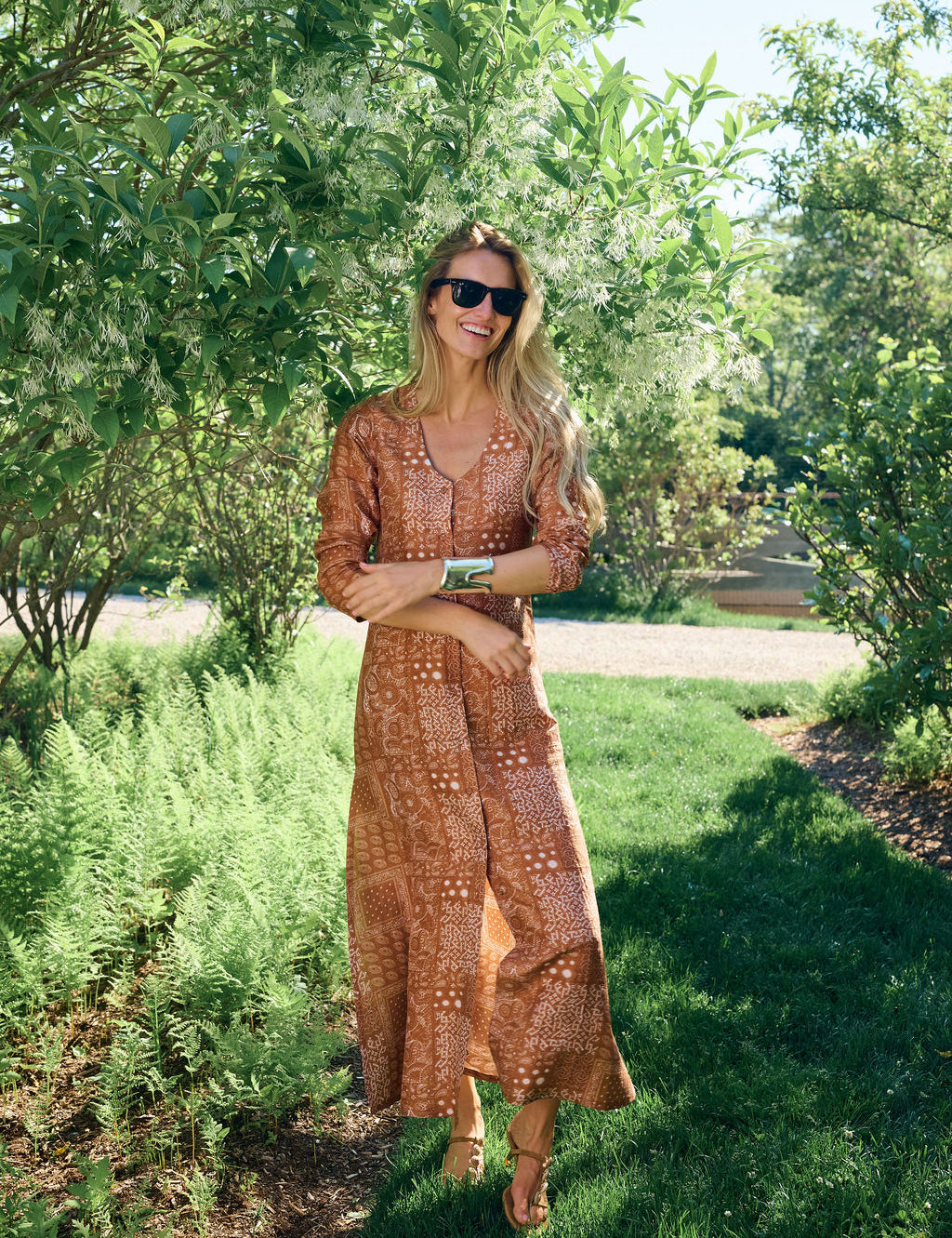 julia amory dresses Betty Dress Linen XL (16) XS S M L XL Length 34.5 35 35.5 36 37 Chest 34 36 38 40 43 Waist 32 34 36 38 41 Hip 38 40 42 44 47 Side Slit 3.5 3.5 3.5 3.5 3.5 Dresses Julia Amory