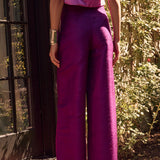 Julia Pant - Iris