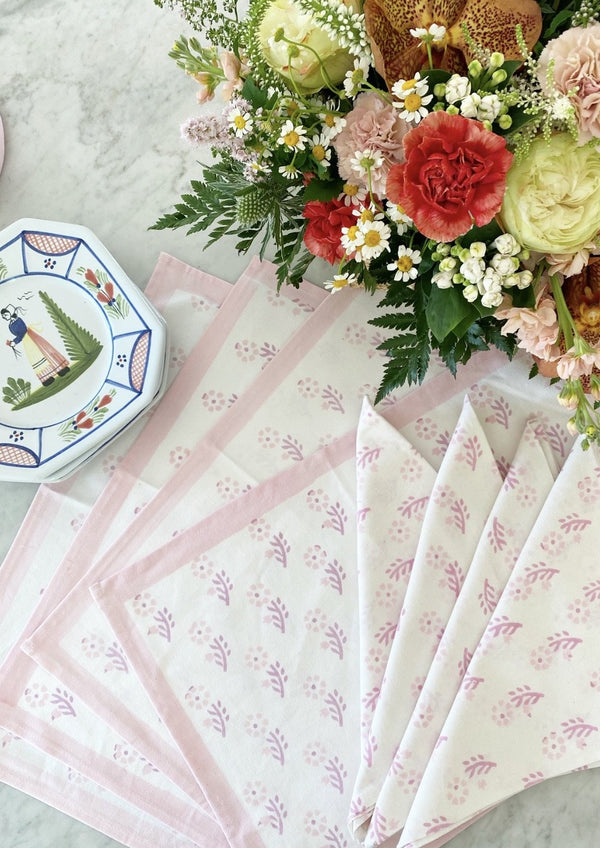 Petal Gentle Flower Placemats - Set of 4 with Dinner Napkins